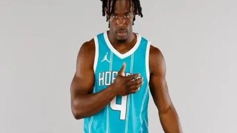 拜仁否决非洲球员高薪待遇，马内转会疑因公开歧视问题！